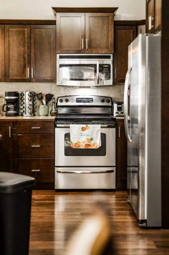 121 Mt Sundance Crescent West, Lethbridge, AB - Indoor Photo Showing Kitchen