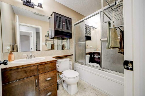 121 Mt Sundance Crescent West, Lethbridge, AB - Indoor Photo Showing Bathroom
