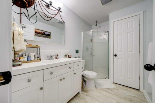 121 Mt Sundance Crescent West, Lethbridge, AB - Indoor Photo Showing Bathroom