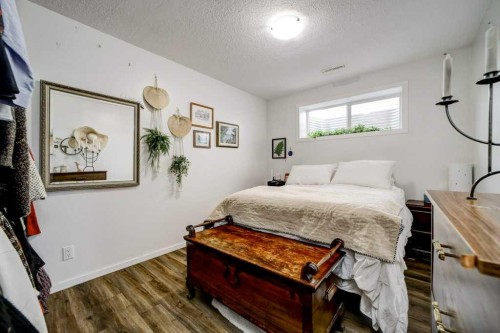 121 Mt Sundance Crescent West, Lethbridge, AB - Indoor Photo Showing Bedroom
