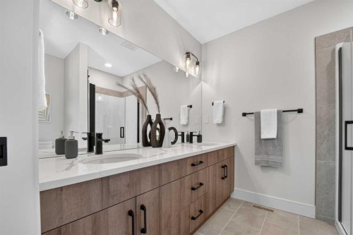 2605 16 Avenue, Coaldale, AB - Indoor Photo Showing Bathroom