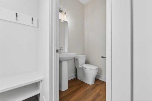 2537 16 Avenue, Coaldale, AB - Indoor Photo Showing Bathroom