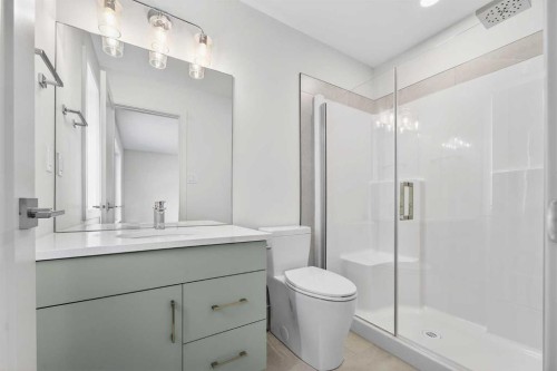 2537 16 Avenue, Coaldale, AB - Indoor Photo Showing Bathroom