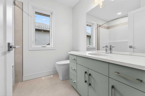 2537 16 Avenue, Coaldale, AB - Indoor Photo Showing Bathroom