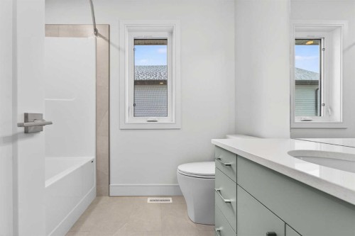 2537 16 Avenue, Coaldale, AB - Indoor Photo Showing Bathroom