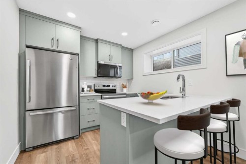 2537 16 Avenue, Coaldale, AB - Indoor Photo Showing Kitchen With Double Sink