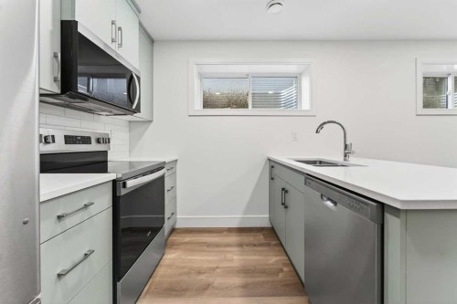 2537 16 Avenue, Coaldale, AB - Indoor Photo Showing Kitchen With Double Sink