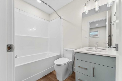 2537 16 Avenue, Coaldale, AB - Indoor Photo Showing Bathroom