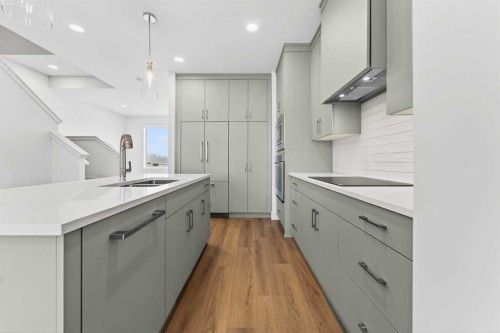 2537 16 Avenue, Coaldale, AB - Indoor Photo Showing Kitchen With Double Sink