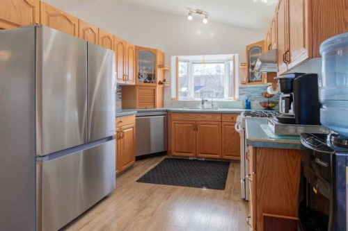 1118 25 Avenue, Coaldale, AB - Indoor Photo Showing Kitchen