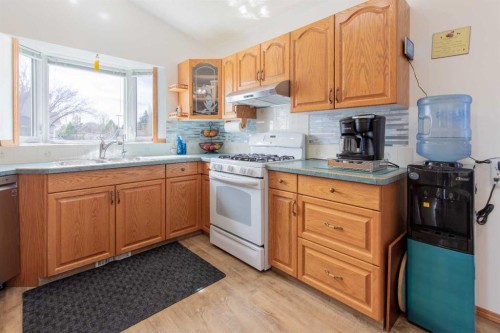 1118 25 Avenue, Coaldale, AB - Indoor Photo Showing Kitchen