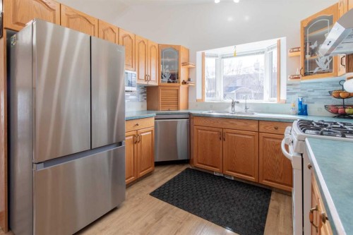 1118 25 Avenue, Coaldale, AB - Indoor Photo Showing Kitchen