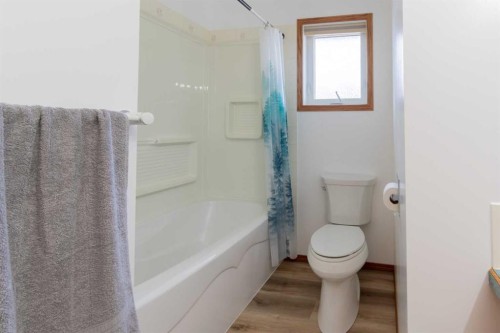 1118 25 Avenue, Coaldale, AB - Indoor Photo Showing Bathroom