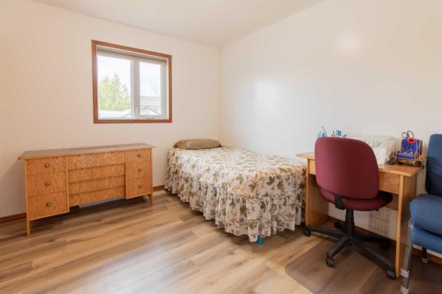 1118 25 Avenue, Coaldale, AB - Indoor Photo Showing Bedroom