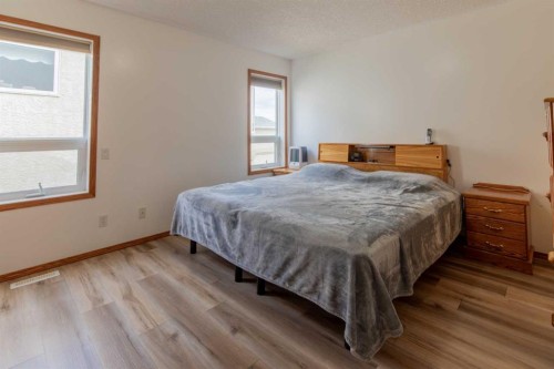 1118 25 Avenue, Coaldale, AB - Indoor Photo Showing Bedroom