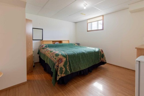 1118 25 Avenue, Coaldale, AB - Indoor Photo Showing Bedroom