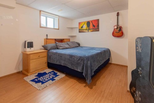 1118 25 Avenue, Coaldale, AB - Indoor Photo Showing Bedroom