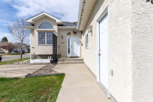 1118 25 Avenue, Coaldale, AB - Outdoor With Facade