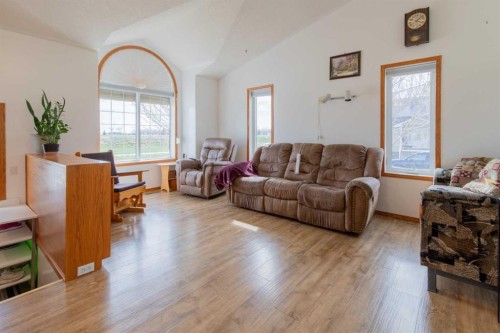1118 25 Avenue, Coaldale, AB - Indoor Photo Showing Living Room