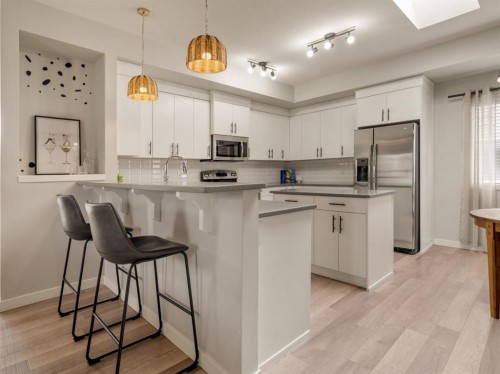 502 Devonia Road West, Lethbridge, AB - Indoor Photo Showing Kitchen