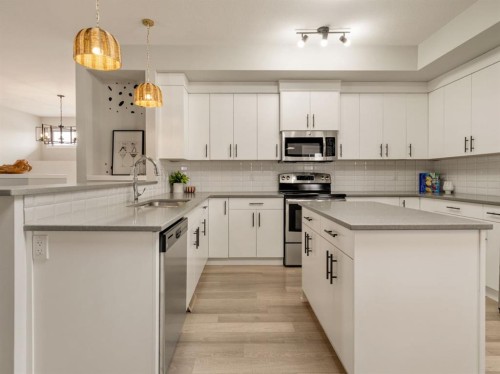 502 Devonia Road West, Lethbridge, AB - Indoor Photo Showing Kitchen