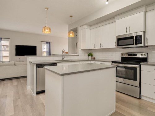 502 Devonia Road West, Lethbridge, AB - Indoor Photo Showing Kitchen
