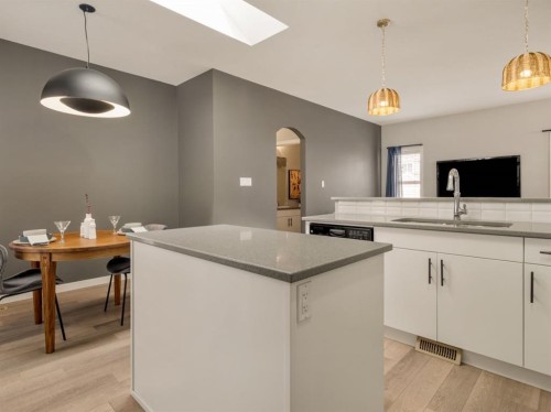 502 Devonia Road West, Lethbridge, AB - Indoor