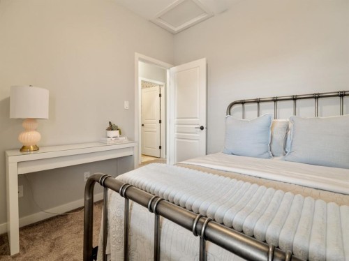 502 Devonia Road West, Lethbridge, AB - Indoor Photo Showing Bedroom