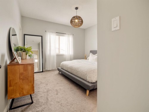502 Devonia Road West, Lethbridge, AB - Indoor Photo Showing Bedroom