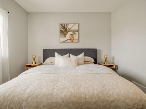 502 Devonia Road West, Lethbridge, AB - Indoor Photo Showing Bedroom