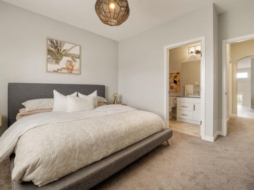 502 Devonia Road West, Lethbridge, AB - Indoor Photo Showing Bedroom