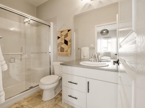502 Devonia Road West, Lethbridge, AB - Indoor Photo Showing Bathroom
