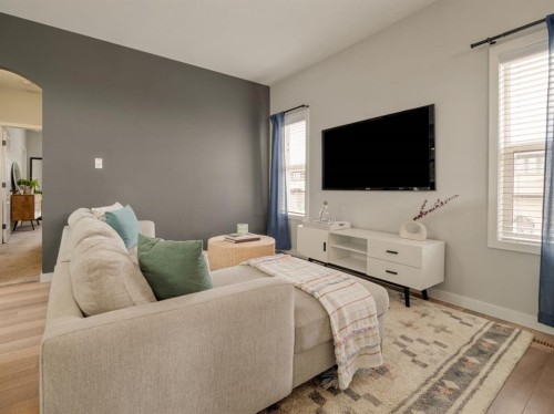 502 Devonia Road West, Lethbridge, AB - Indoor Photo Showing Bedroom