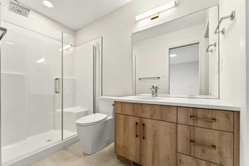 2541 16 Avenue North, Coaldale, AB - Indoor Photo Showing Bathroom