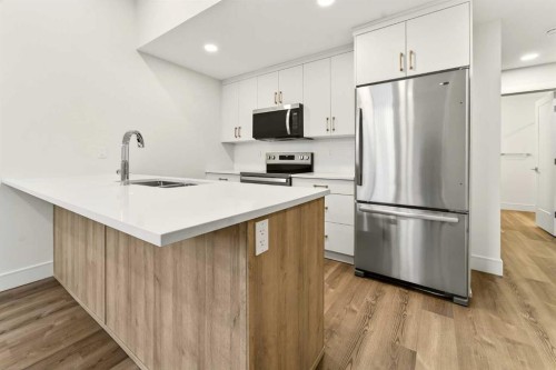 2541 16 Avenue North, Coaldale, AB - Indoor Photo Showing Kitchen