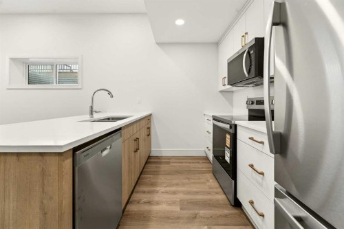 2541 16 Avenue North, Coaldale, AB - Indoor Photo Showing Kitchen