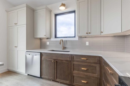 550 Malahat Green West, Lethbridge, AB - Indoor Photo Showing Kitchen With Upgraded Kitchen
