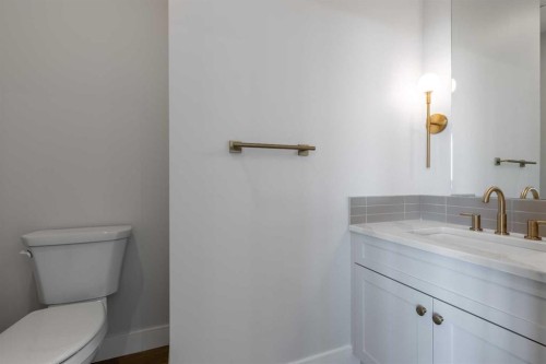 550 Malahat Green West, Lethbridge, AB - Indoor Photo Showing Bathroom