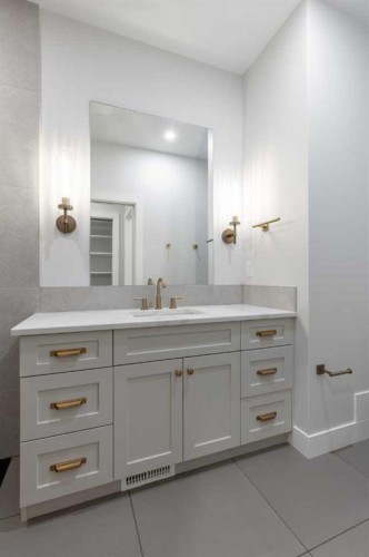 550 Malahat Green West, Lethbridge, AB - Indoor Photo Showing Bathroom