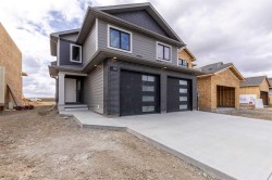 550 Malahat Green WESTLethbridge, AB T1J 5W4