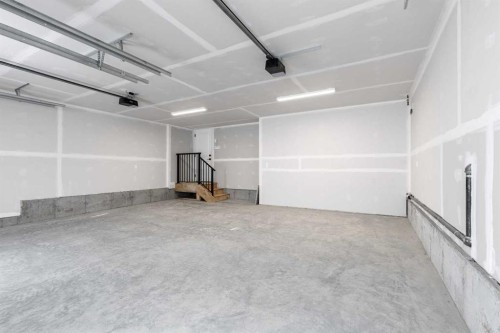 550 Malahat Green West, Lethbridge, AB - Indoor Photo Showing Garage