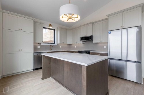 550 Malahat Green West, Lethbridge, AB - Indoor Photo Showing Kitchen
