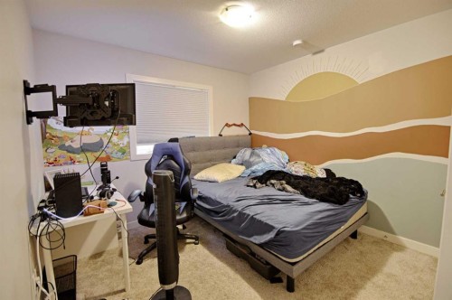 807 Sunset Place, Picture Butte, AB - Indoor Photo Showing Bedroom