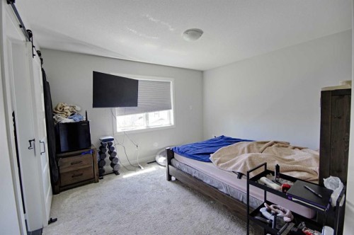 807 Sunset Place, Picture Butte, AB - Indoor Photo Showing Bedroom