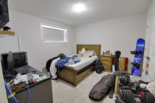 807 Sunset Place, Picture Butte, AB - Indoor Photo Showing Bedroom