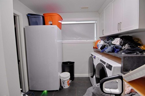 807 Sunset Place, Picture Butte, AB - Indoor Photo Showing Laundry Room