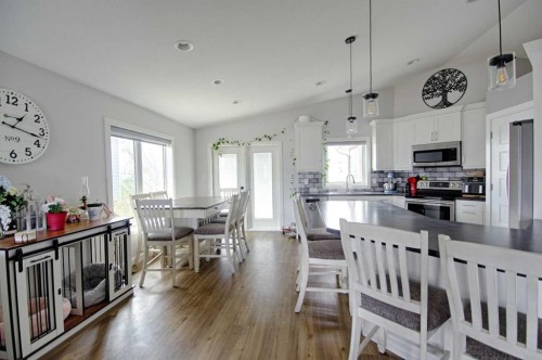 807 Sunset Place, Picture Butte, AB - Indoor