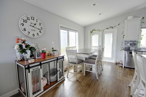 807 Sunset Place, Picture Butte, AB - Indoor Photo Showing Dining Room