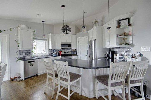 807 Sunset Place, Picture Butte, AB - Indoor