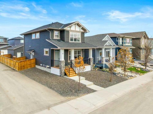 8 Bergamot Street  Okotoks, AB T1S 5R9